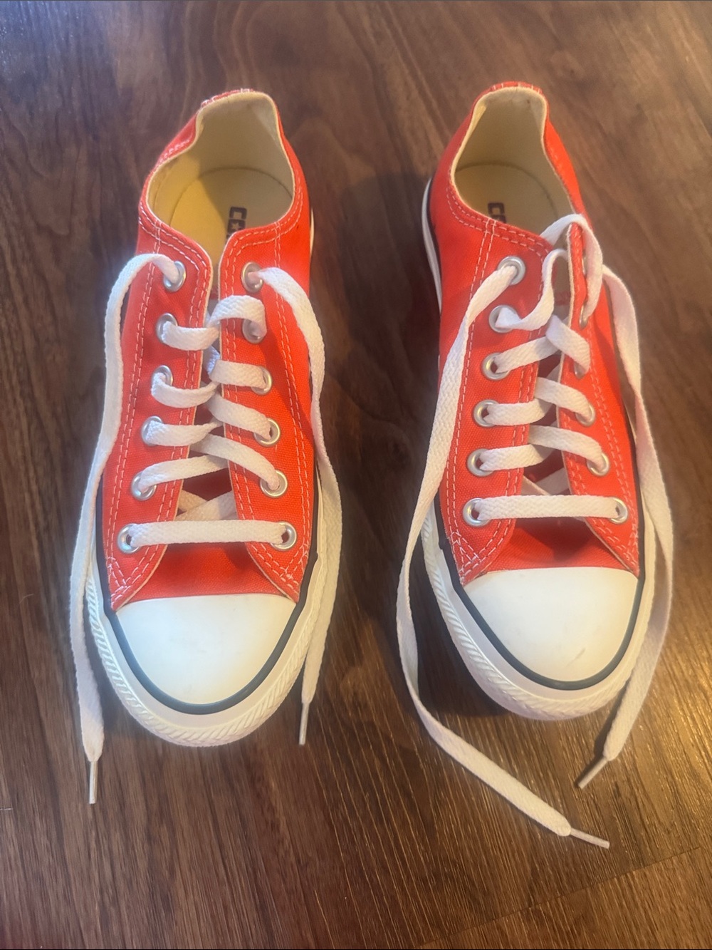 Women’s  Classic Low-Top Canvas Conversd Bright Orange size 7 NWOT